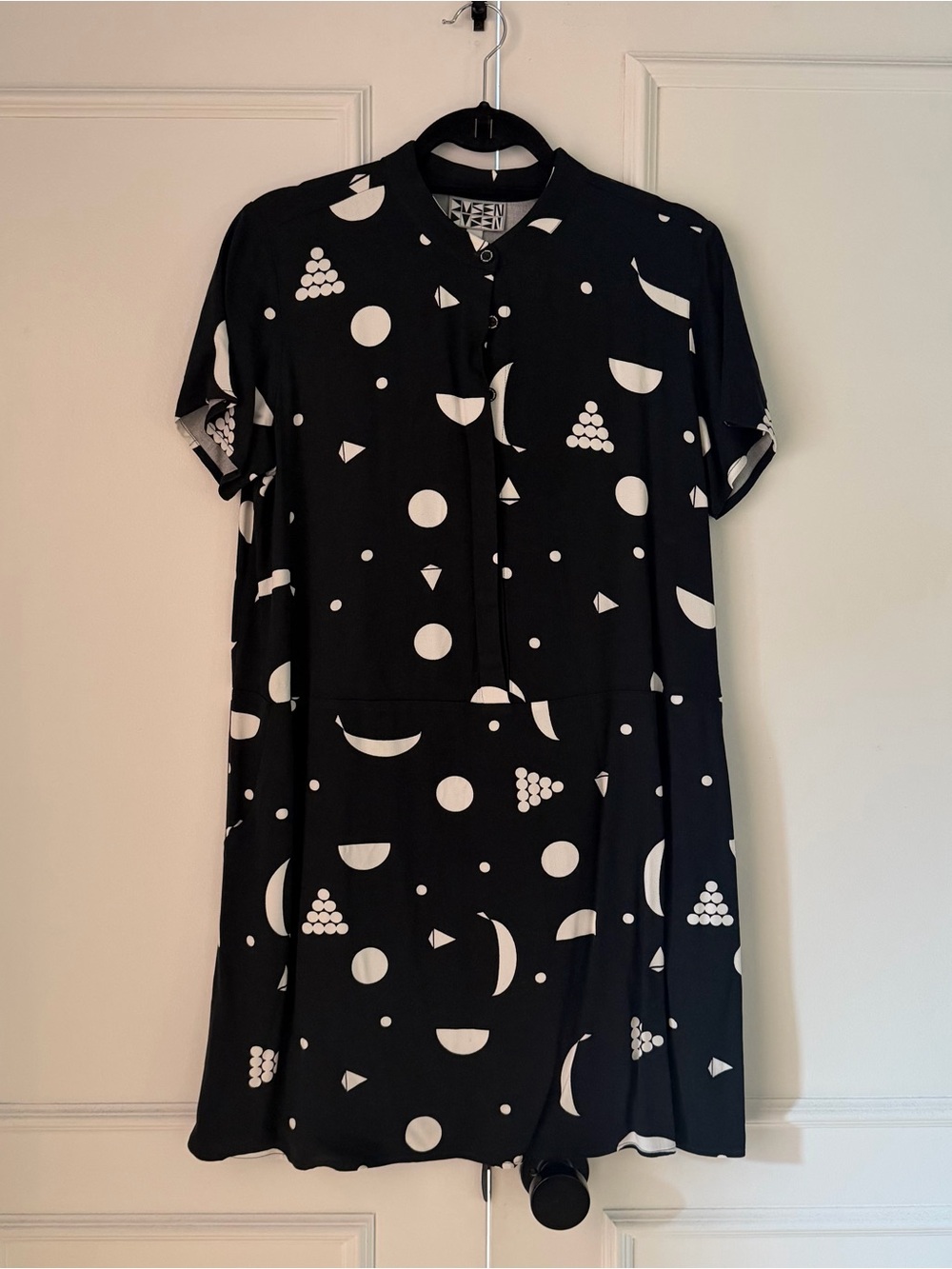 DUSEN DUSEN BLACK & WHITE FRUIT PRINT DRESS